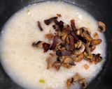 Foto del passaggio 5 della ricetta Risotto con Champignon e speck🍄‍🟫🥓🍛