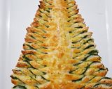 Foto del passaggio 6 della ricetta Albero di Natale di pasta sfoglia ripieno di ricotta e spinaci