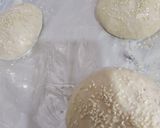A picture of step 2 of Sesame burger buns.