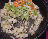 Foto del paso 2 de la receta: Pechugas de pollo en salsa de apio, zanahoria y champiñones