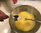 Foto del paso 2 de la receta: Tortilla de tallarines con queso