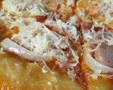 Foto langkah ke 5 dari resep Pizza teflon sosis keju simpel.