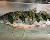 Une image de l'étape 10 de Saumon sauvage en papillote à l ail mariné et herbes aromatiques.