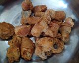 Foto langkah ke 2 dari resep Ayam goreng mentega.