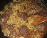 A picture of step 3 of Macaroni and meatballs.