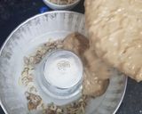 A picture of step 9 of Apple Cake twisted garnishing with milkmaid and honey.