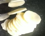 A picture of step 1 of Potato/Spanish omelette.