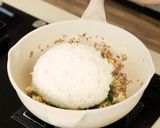 Foto langkah ke 4 dari resep Nasi Goreng Cabai Ijo Ikan Asin Devina Hermawan.