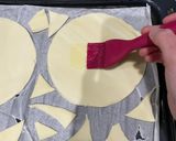 Une image de l'étape 2 de Tartelettes feuilletées au Roblechon ou Maroilles ou Camembert...