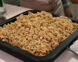 Foto del paso 6 de la receta: Crumble de avena sin gluten con fresas y salsa de chocolate