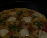 Pas rețetă Omletă cu roșii, mozzarella, salam, cașcaval și pătrunjel 7 fotografie