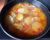 Foto del paso 3 de la receta: 244. Merluza con patatas al moscatel