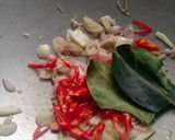 Foto langkah ke 4 dari resep Kering Tempe Bumbu Iris.