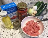 Hình bước làm 1 của món Spaghetti bí ngòi và gà tây viên