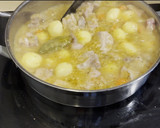 Foto del paso 5 de la receta: Costillas con patatas y guisantes