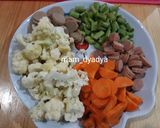 Foto langkah ke 1 dari resep Sop sosis baso.