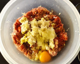 Brokkolis sajtos fasírt egybe sütve recept fázis 2 fotója