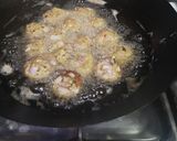A picture of step 2 of Qeema pakoray.