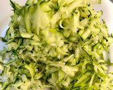 Foto del paso 1 de la receta: Tortilla de calabacín 🥚🥒