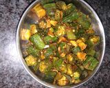 A picture of step 1 of Garlic Bhindi.