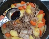 รูปขั้นตอนการทำที่ 3 ของ หมูต้มมันฝรั่งเส้นบุก (肉じゃが)