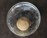 Foto del passaggio 5 della ricetta Galletta di segale e mandorle con carote le sue foglie e ricotta
