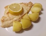 A picture of step 3 of Platessa alla Mugnaia - pan fried plaice fillet.