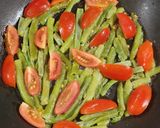 Foto del paso 4 de la receta: 🍳 Omelette de chauchas, tomate y muzzarella - mismos ingredientes, dos versiones 🍳