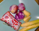 Foto langkah ke 1 dari resep Kuah asam kerang praktis.