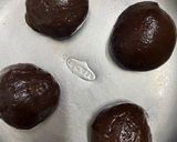 A picture of step 5 of Bourbon Biscuit Chocolate Pops.