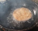 A picture of step 3 of Potato puri.