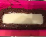 Foto del paso 8 de la receta: Budín de chocolate al microondas relleno con dulce de leche, banana, y queso crema