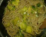 Foto del paso 6 de la receta: Tallarines integrales con "pesto" de Brucelas