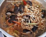 Foto langkah ke 2 dari resep Seafood Jjampong (Instant Noodle).