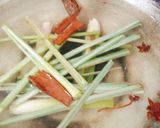 Hình bước làm 1 của món Gà xối mỡ ăn với bún