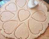 A picture of step 6 of Jim jam cookies.