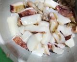 Foto langkah ke 3 dari resep Cumi tumis pedes manis.