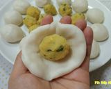 A picture of step 8 of Bánh Dầy with Mung Bean Filling.