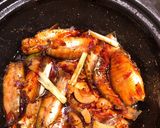 Hình bước làm 1 của món Cá heo Sông kho tiêu