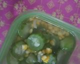 Foto langkah ke 2 dari resep Sayur bening oyong jagung.