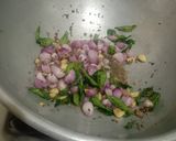 உடைத்து ஊற்றிய முட்டை குழம்பு(muttai kulambu recipe in tamil) ரெசிபி ஸ்டேப் 2 புகைப்படம்