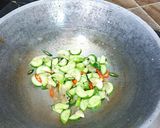 Foto langkah ke 3 dari resep Tumis Timun Tauge.