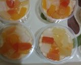 Foto langkah ke 3 dari resep Puding Susu Toping Buah Kaleng.