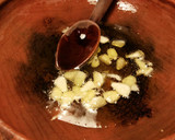 Foto del paso 5 de la receta: Sepia y patatas confitadas al ajillo