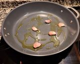 Foto del paso 3 de la receta: Merluza en salsa de tomate y verduras con queso