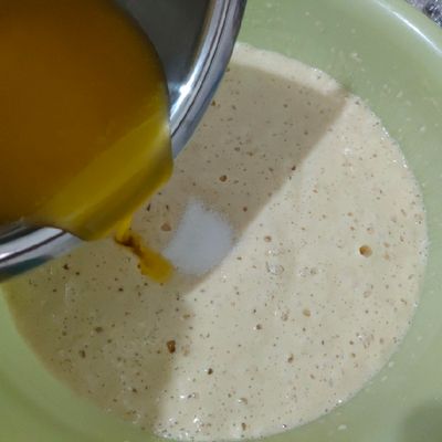 Musiqa bilan eshakda katta qora xorozlar