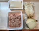 Foto langkah ke 1 dari resep Sup Baso Ayam Enoki plus Tahu 🍲.