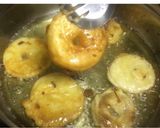 A picture of step 5 of Honey glazed apple rings.