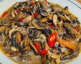 Foto langkah ke 6 dari resep Tumis jamur kancing simpel.