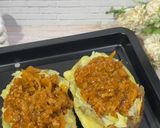Foto langkah ke 4 dari resep Bolognese Baked Potato.